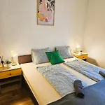 Albergue Cozy Near The New York Cafe With Private Bathroom *