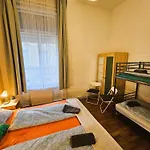 Albergue Cozy Near The New York Cafe With Private Bathroom