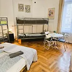 Cozy Near The New York Cafe With Private Bathroom Budapeste
