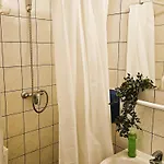 Cozy Near The New York Cafe With Private Bathroom Albergue *