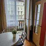 Cozy Near The New York Cafe With Private Bathroom