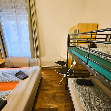 Ostello Cozy Near The New York Cafe With Private Bathroom *