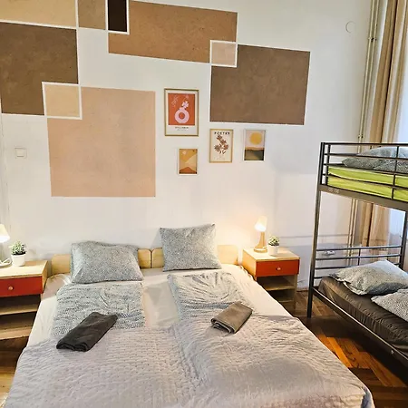 Cozy Near The New York Cafe With Private Bathroom Budapest