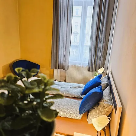 Vandrerhjem Cozy Near The New York Cafe With Private Bathroom *