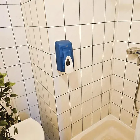Хостел Cozy Near The New York Cafe With Private Bathroom