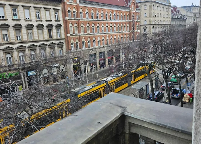 Cozy Near The New York Cafe With Private Bathroom Hostal Budapest