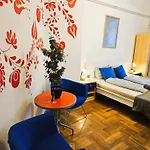 Cozy Near The New York Cafe With Private Bathroom بيت شباب بودابست
