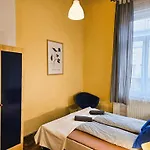 Cozy Near The New York Cafe With Private Bathroom بودابست