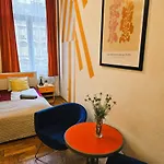 Cozy Near The New York Cafe With Private Bathroom بيت شباب *