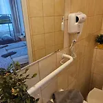 Cozy Near The New York Cafe With Private Bathroom بيت شباب *
