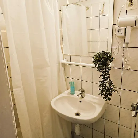 Hostel Cozy Near The New York Cafe With Private Bathroom Boedapest
