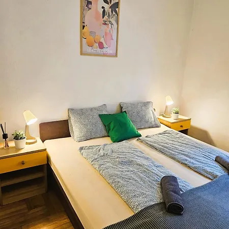 Hostel Cozy Near The New York Cafe With Private Bathroom *
