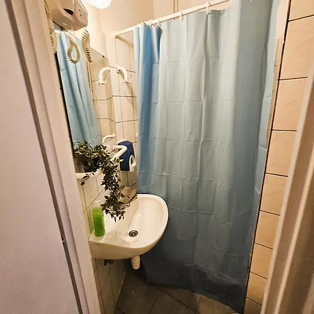 Cozy Near The New York Cafe With Private Bathroom