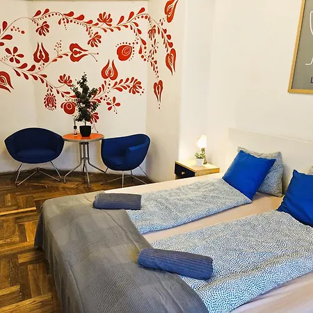 Cozy Near The New York Cafe With Private Bathroom Hostel *