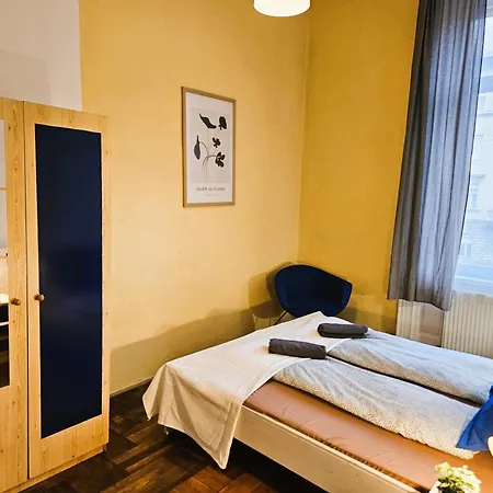 Hostel Cozy Near The New York Cafe With Private Bathroom Boedapest