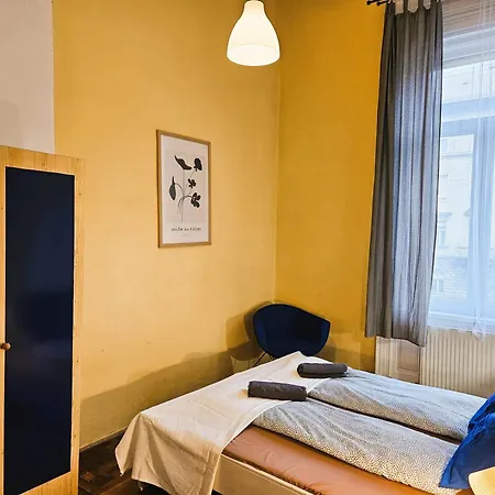 Cozy Near The New York Cafe With Private Bathroom Boedapest