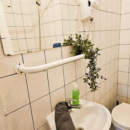 Cozy Near The New York Cafe With Private Bathroom