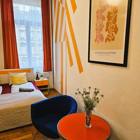 Cozy Near The New York Cafe With Private Bathroom Boedapest