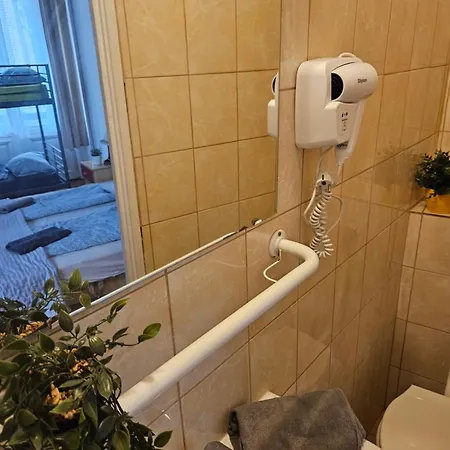Cozy Near The New York Cafe With Private Bathroom Hostel *