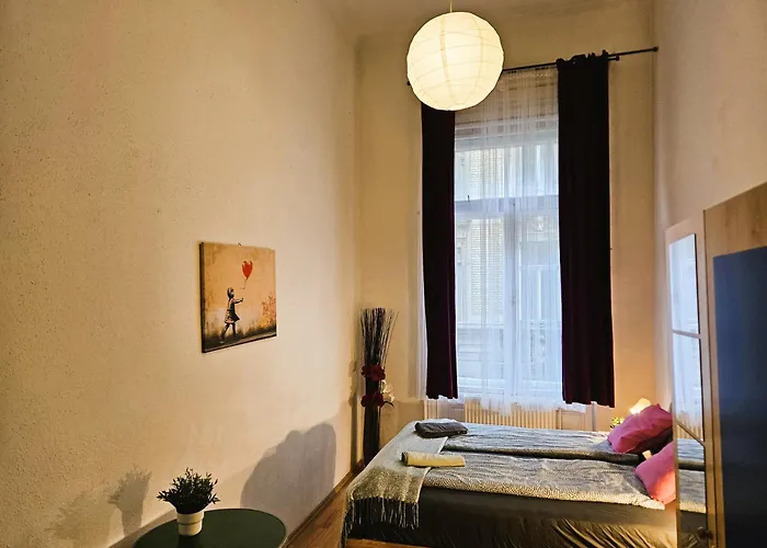 Vandrerhjem Cozy Near The New York Cafe With Private Bathroom