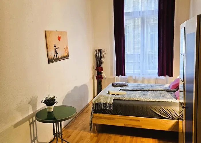Hostel Cozy Near The New York Cafe With Private Bathroom Budapeşte