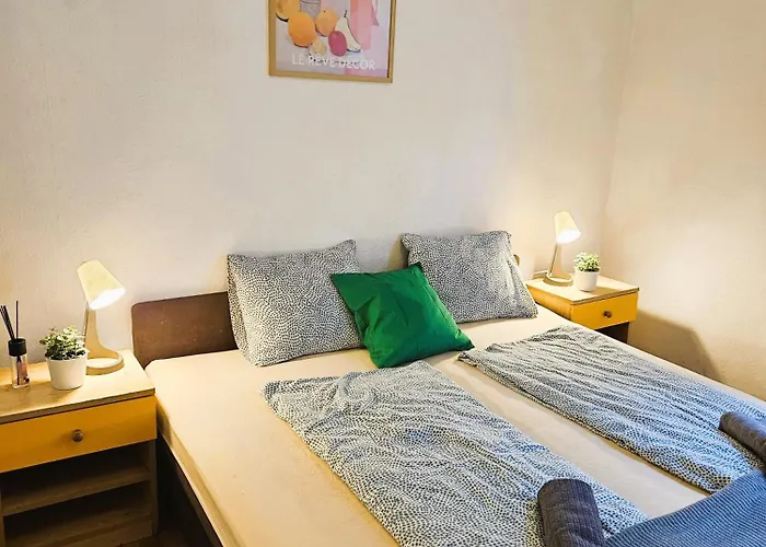 Hostel Cozy Near The New York Cafe With Private Bathroom *