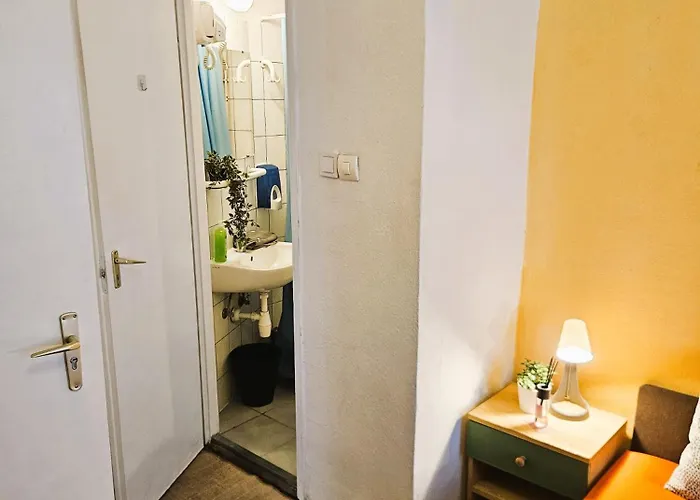 Hostel Cozy Near The New York Cafe With Private Bathroom Budapeşte
