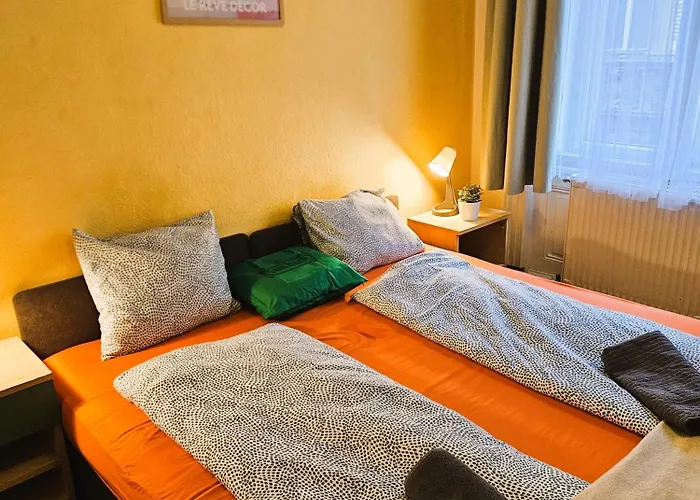 Cozy Near The New York Cafe With Private Bathroom Hostel