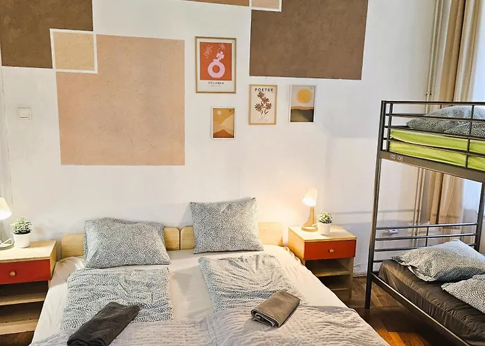 Cozy Near The New York Cafe With Private Bathroom Budapeşte
