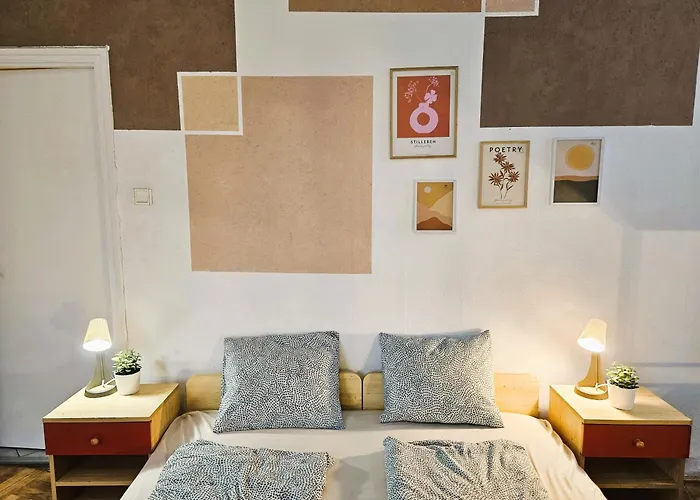 Cozy Near The New York Cafe With Private Bathroom Budapeşte