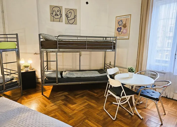 Cozy Near The New York Cafe With Private Bathroom Hostel *