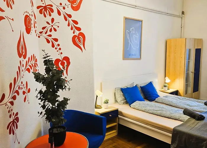 Cozy Near The New York Cafe With Private Bathroom Vandrerhjem