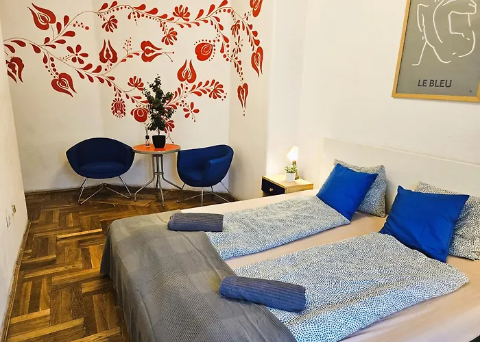 Cozy Near The New York Cafe With Private Bathroom Hostel *