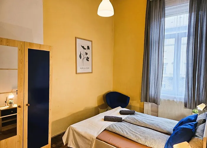 Cozy Near The New York Cafe With Private Bathroom Budapeşte