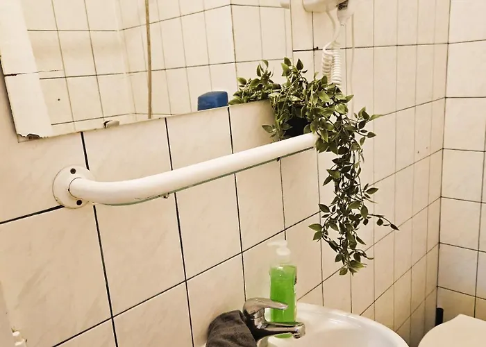 Cozy Near The New York Cafe With Private Bathroom