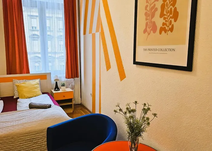Cozy Near The New York Cafe With Private Bathroom Budapeşte