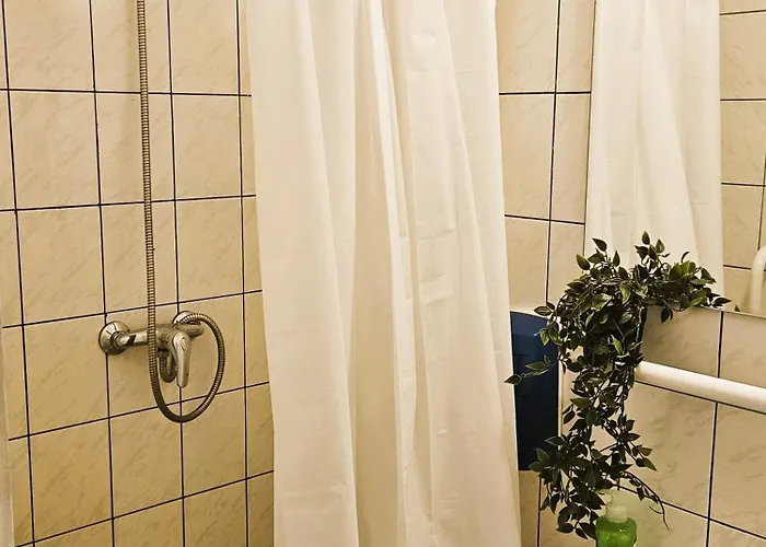 Cozy Near The New York Cafe With Private Bathroom Hostel *